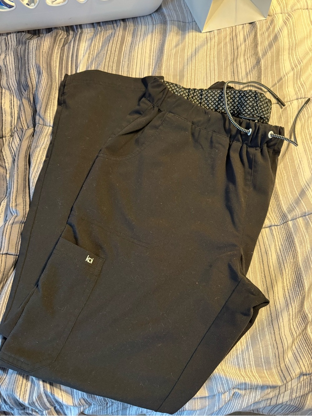 Women’s black medium scrub pants